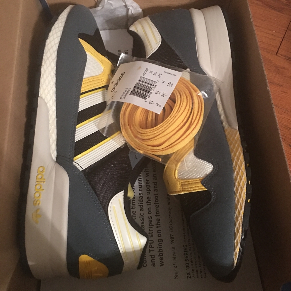BRAND NEW MENS ADIDAS SIZE: 10